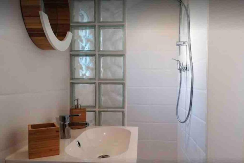Maisonnette Pour 2 Personnes - Vue Mer - Plage A 100 Metres Ploubazlanec Ngoại thất bức ảnh